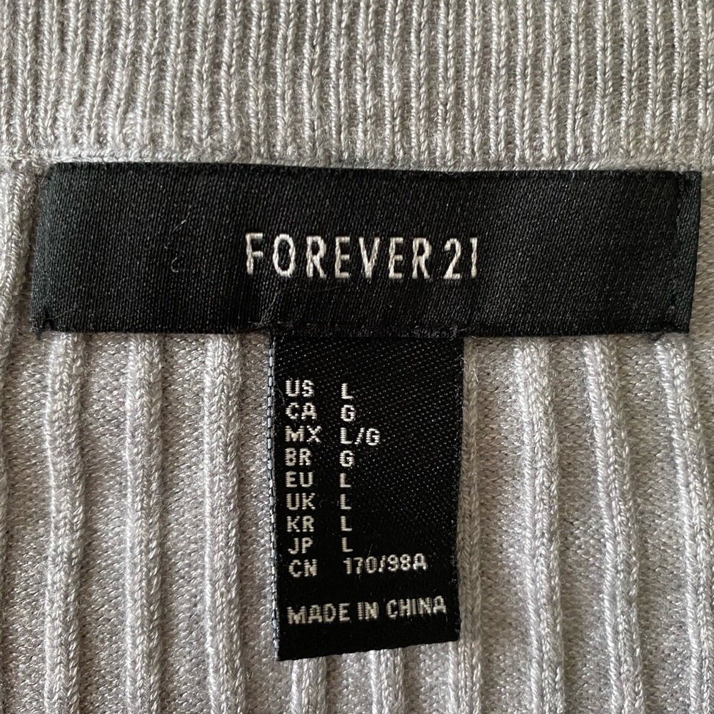 LIKE NEW Ribbed Top - Picture 2 of 2